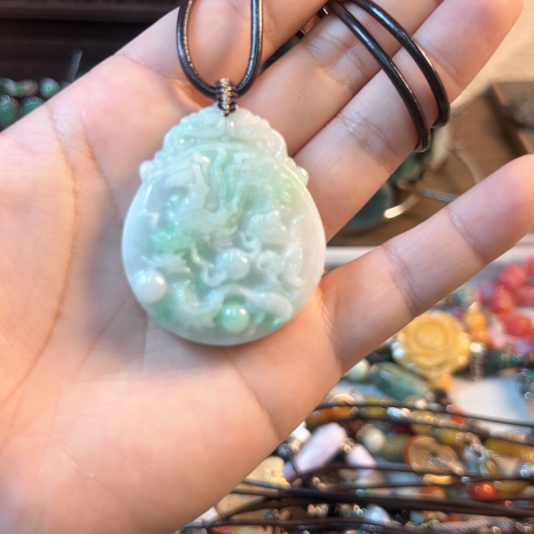 翡翠颈饰未镶嵌吊坠