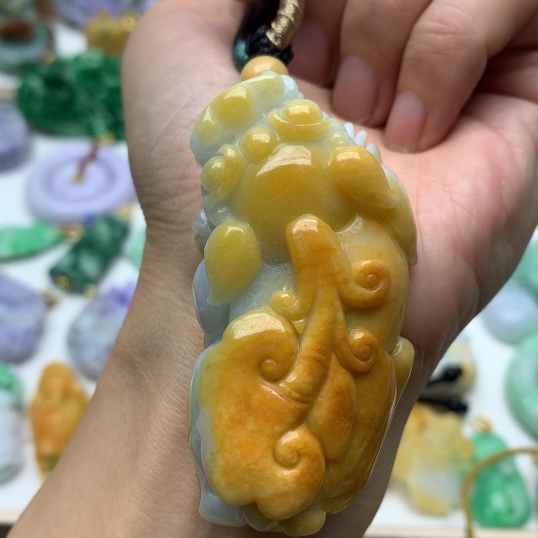 翡翠颈饰未镶嵌翡翠