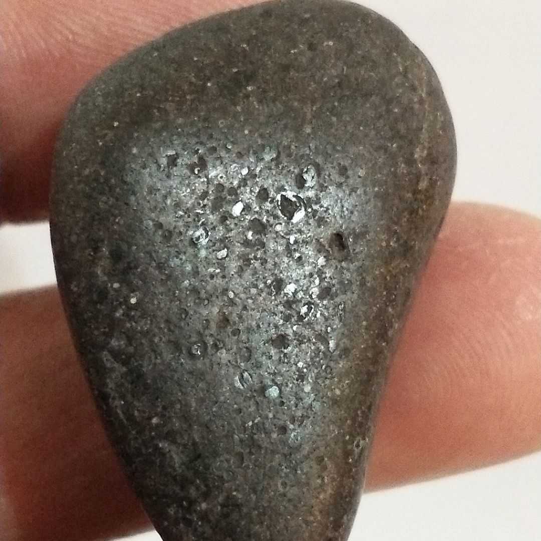 金属球粒原石吊坠。仅此一枚