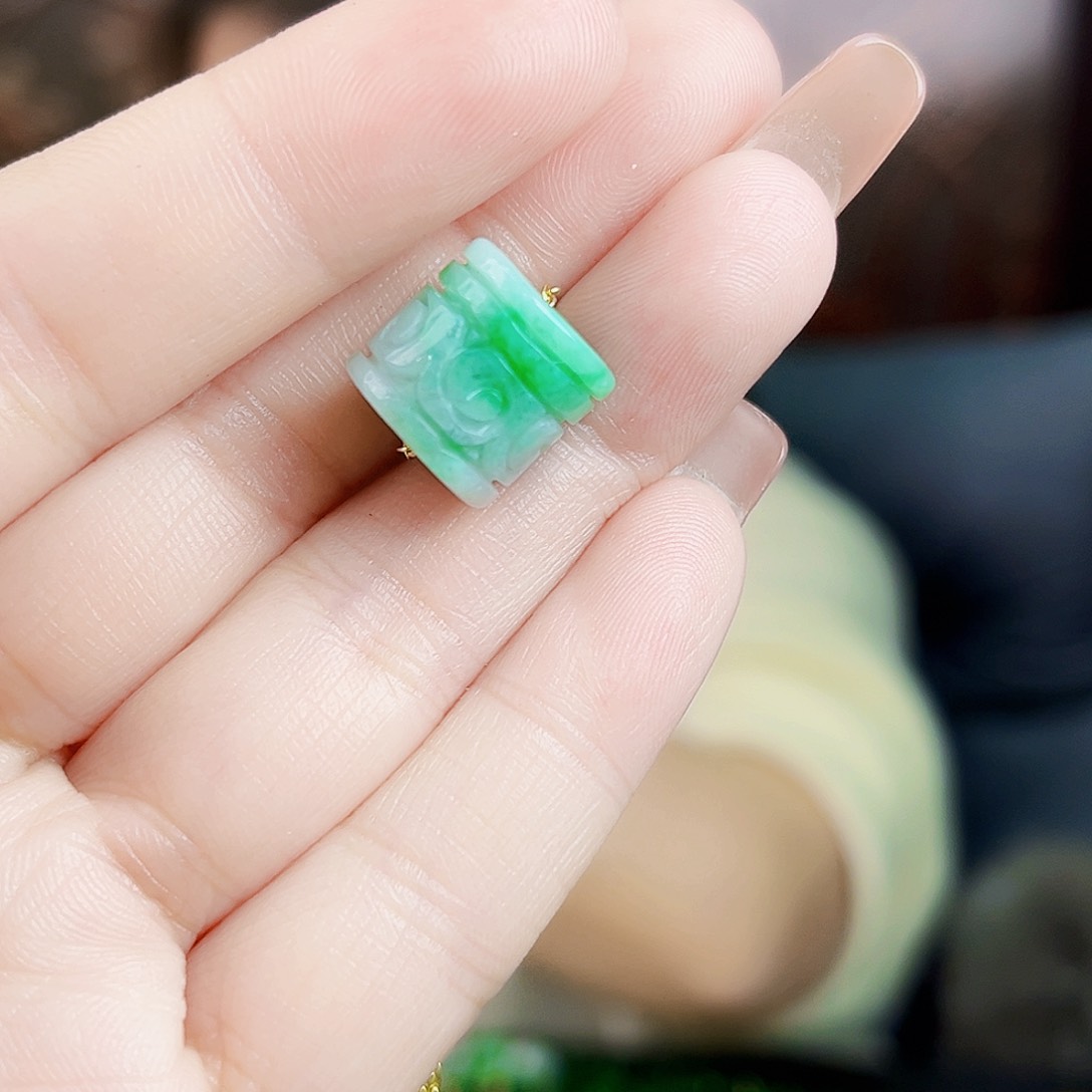 翡翠银S925镶嵌颈饰多样性