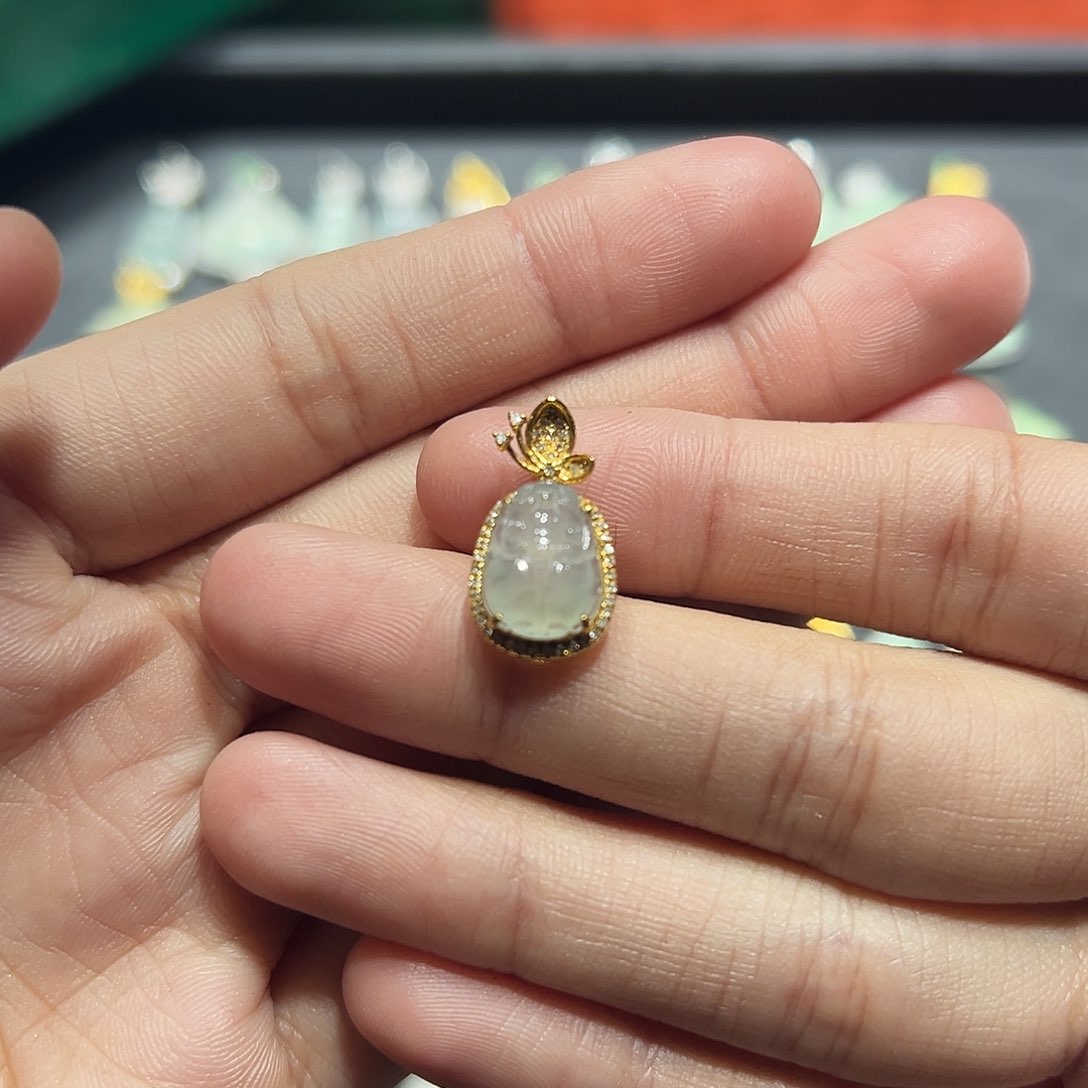 翡翠手链18K金镶嵌吊坠