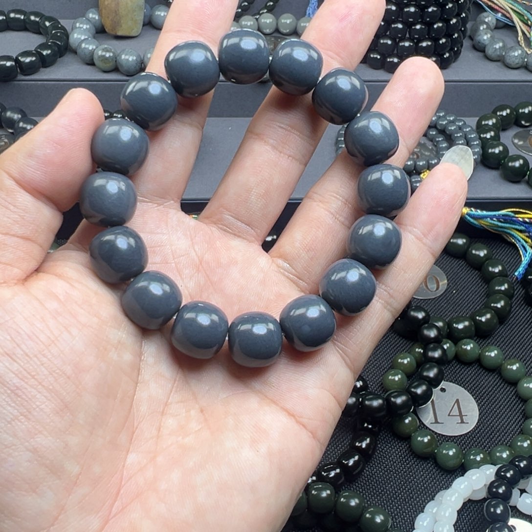 …***哥和田玉未镶嵌手链