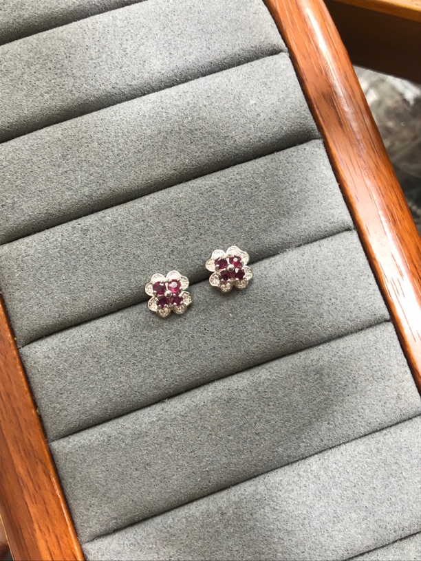 天然红宝石耳钉四叶草