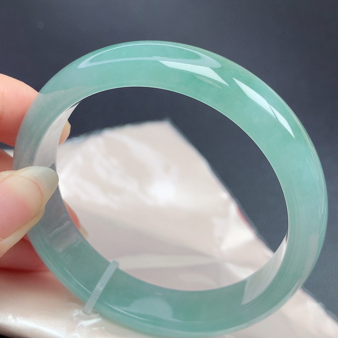 翡翠手镯未镶嵌58.5圈口