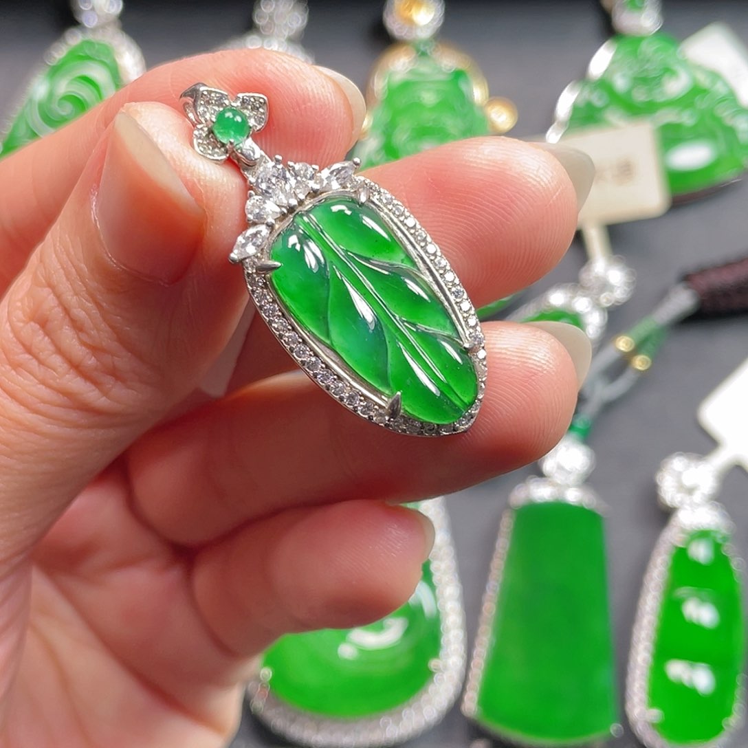 吊坠(不含链)未镶嵌翡翠