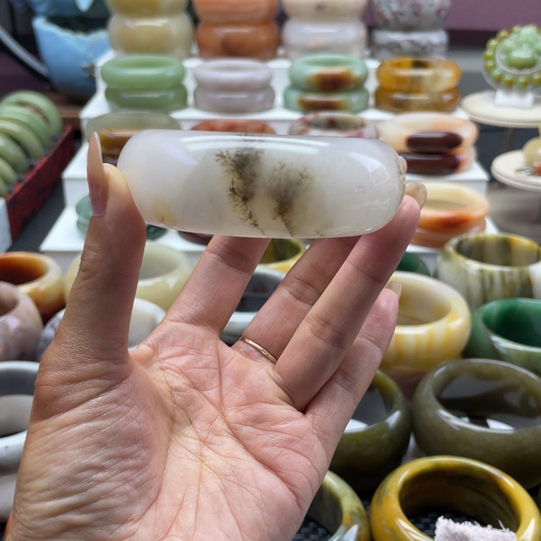 石英岩玉手镯未镶嵌晓**冰