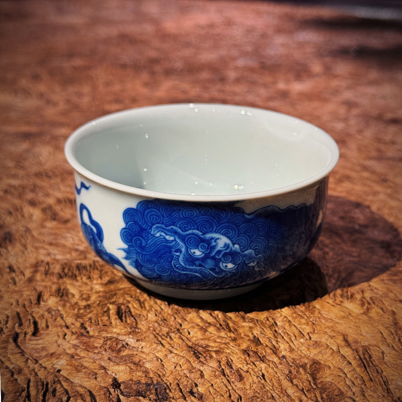 狮子滚绣球纯手绘杯子景德镇陶瓷青花薄胎主人杯家用青花品茗杯