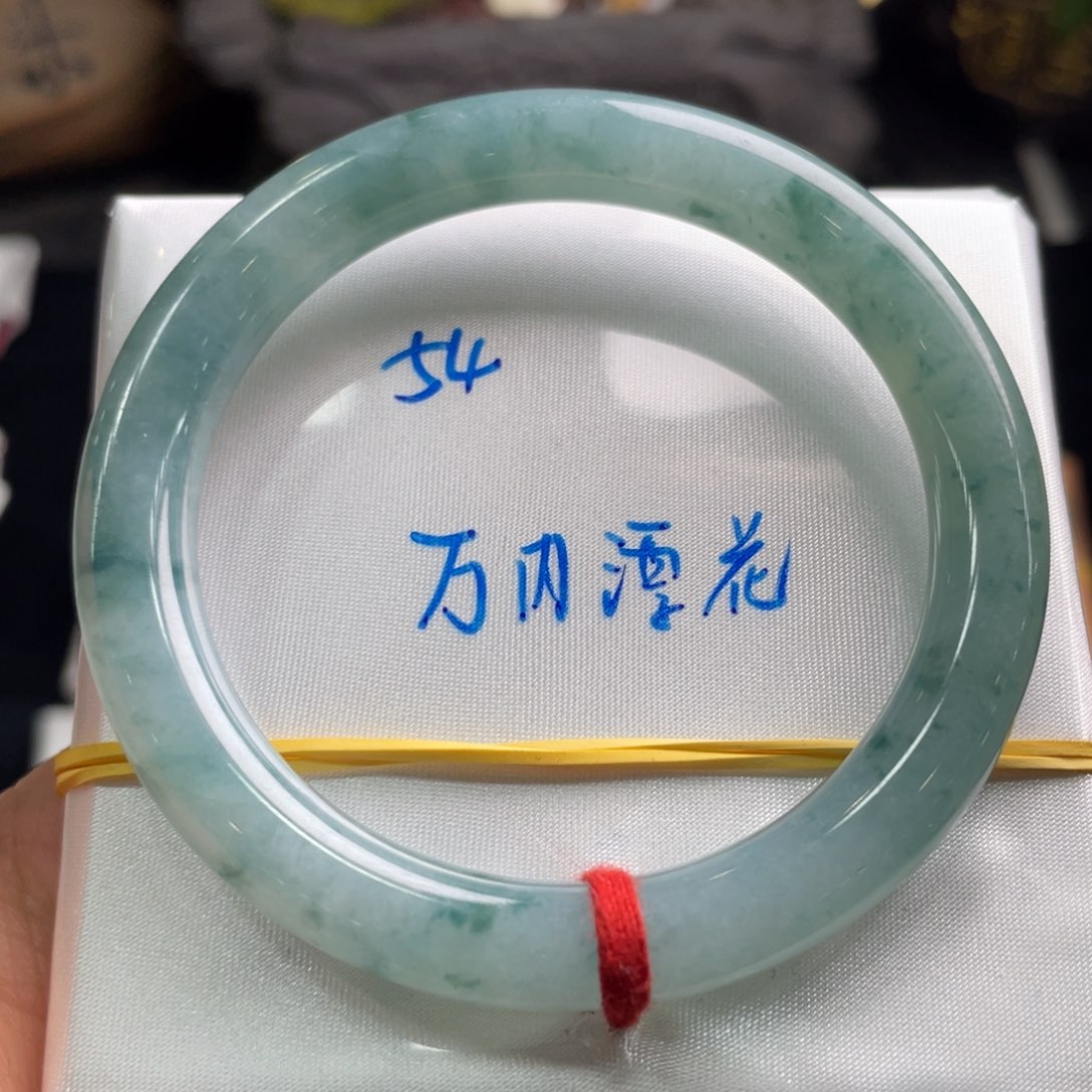 翡翠手镯未镶嵌翡翠手镯