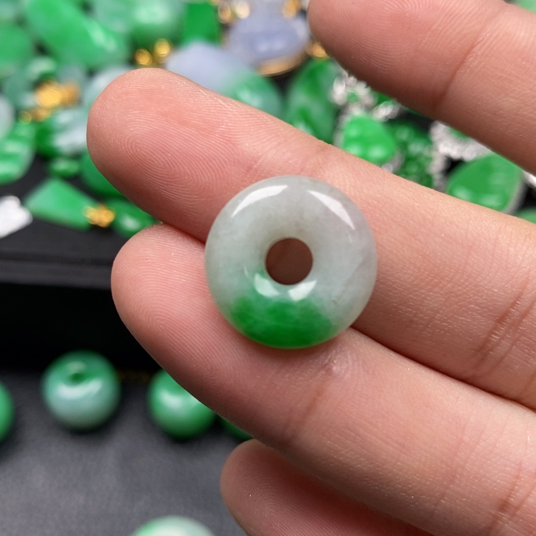 妮***崽翡翠未镶嵌颈饰翡翠