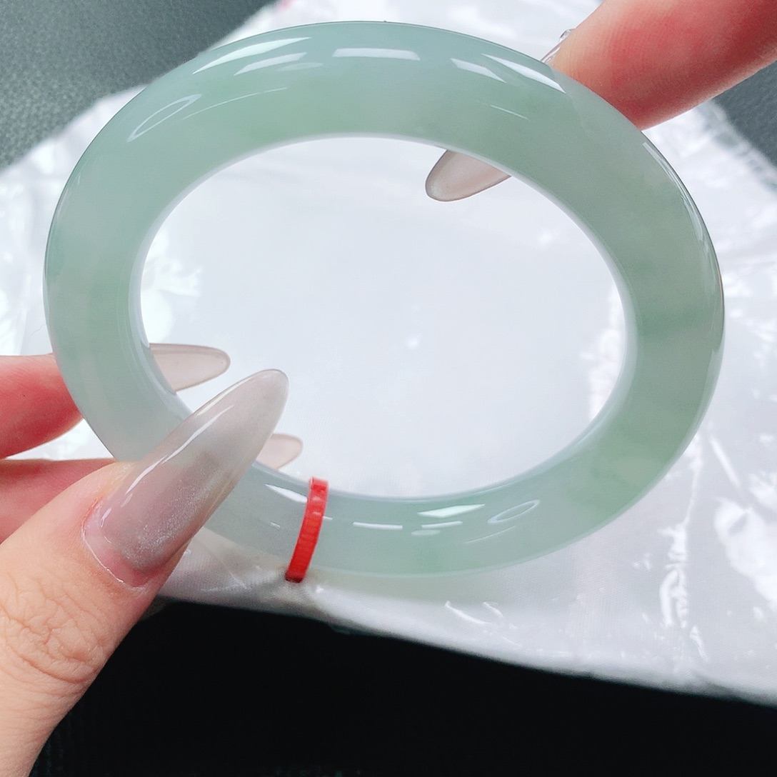 翡翠手镯未镶嵌55圈