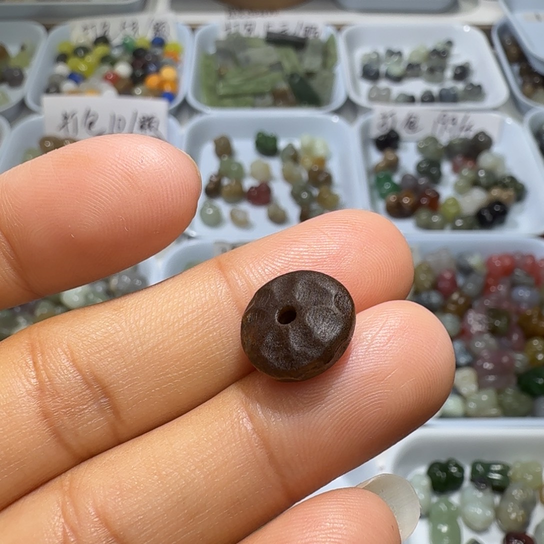 和田玉未镶嵌珠宝奇石