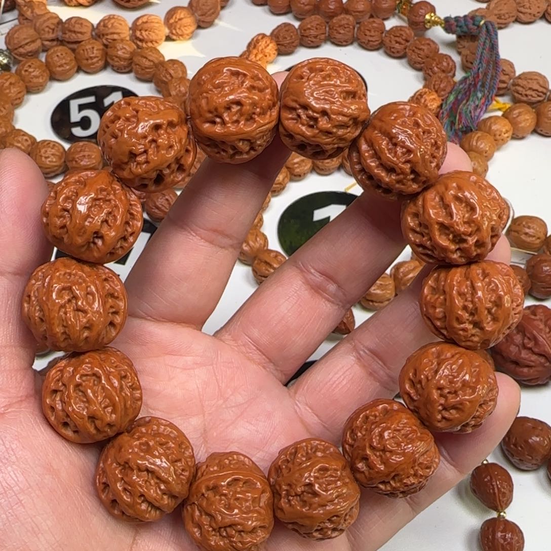 文玩核桃吊坠珊瑚纹元宝