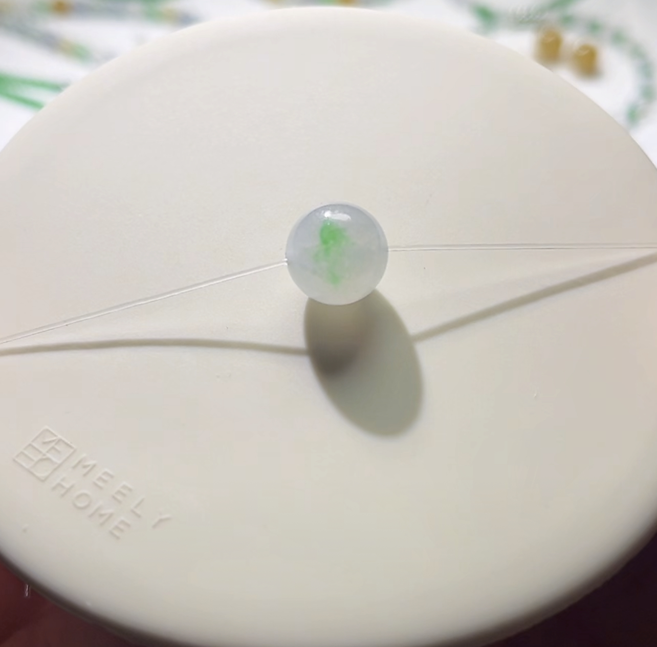 天然缅甸A货翡翠，飘一抹阳绿单珠卡11.2mm