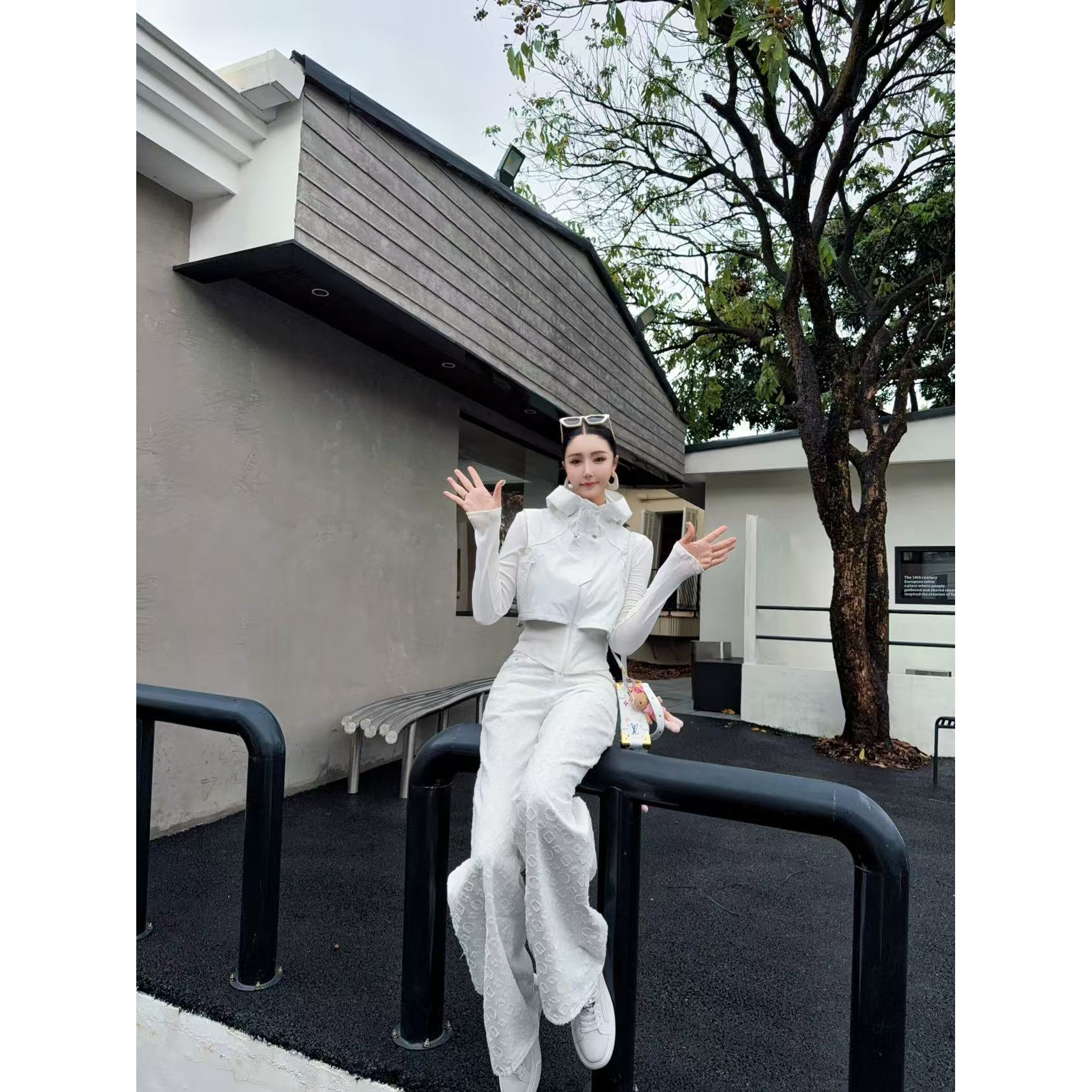 S300【黑白女王】黑白两色净版抽绳连帽拼接拉链长袖外套