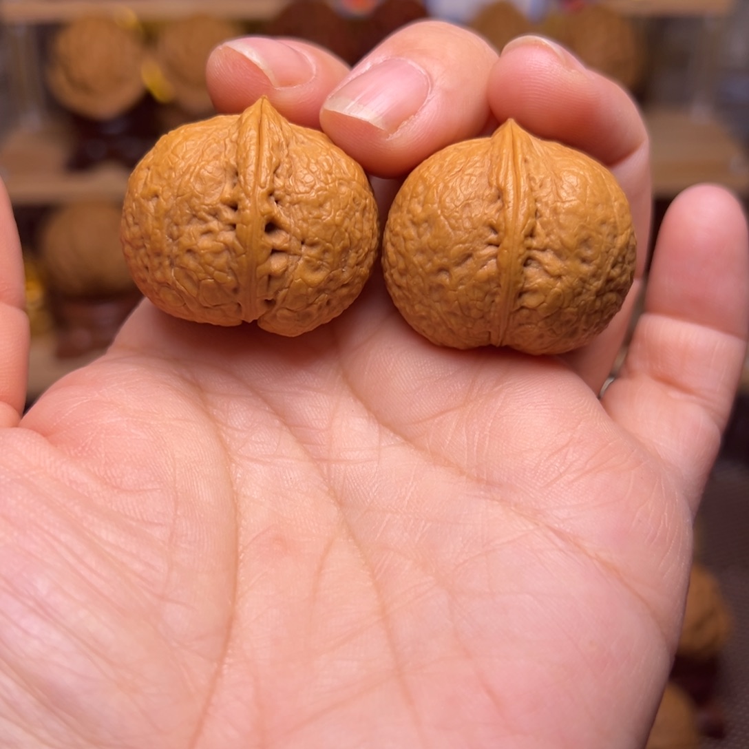 文玩核桃把件4w小龙珠32尺