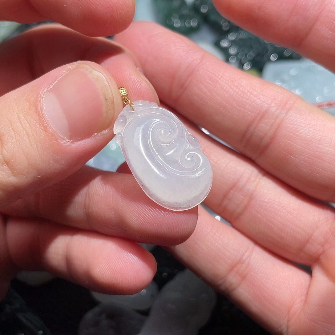 翡翠颈饰未镶嵌玲**儿翡翠