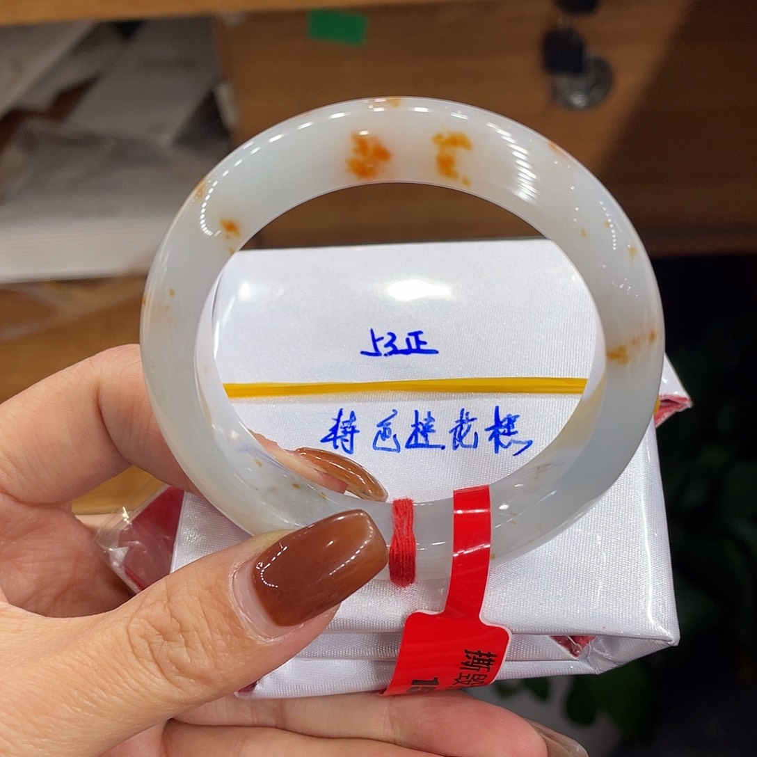 翡翠手镯未镶嵌天然翡翠