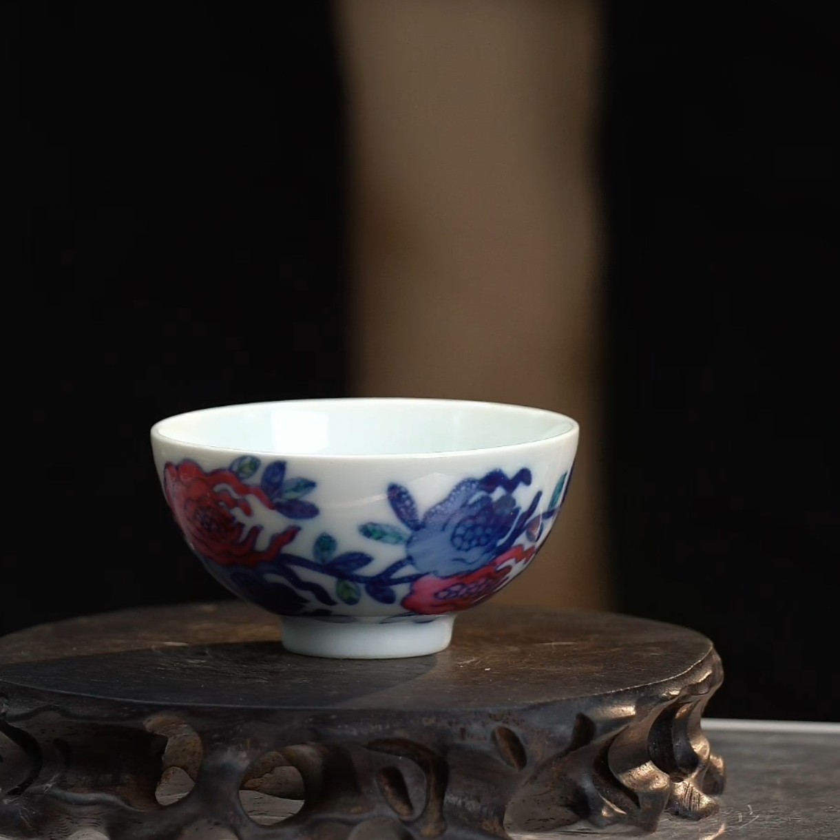 粉彩三多纹茶圆 