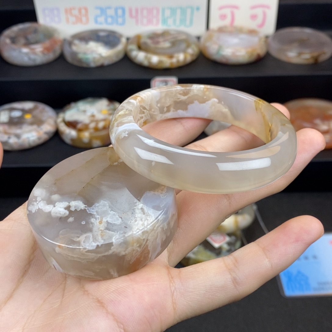 石英质玉手镯未镶嵌