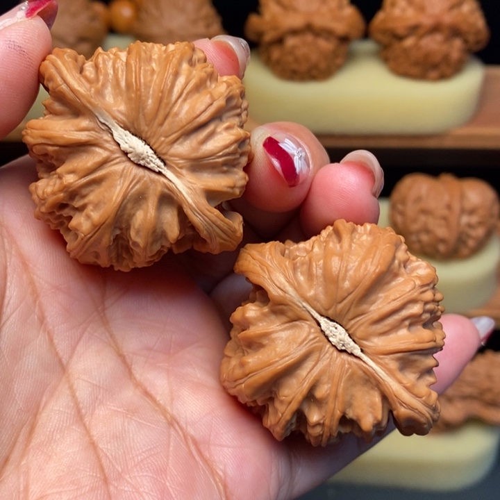 *****吊坠文玩核桃45白狮子