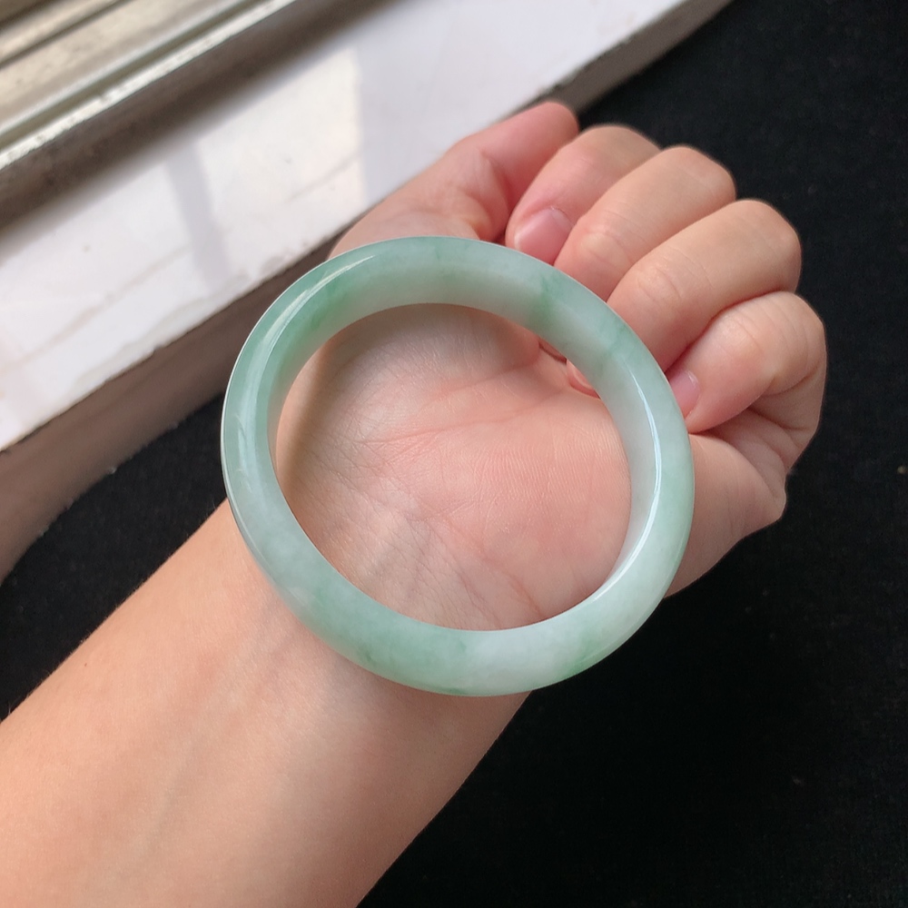 1503号 缅甸天然A货翡翠手镯53圈口飘绿宽边贵妃手镯