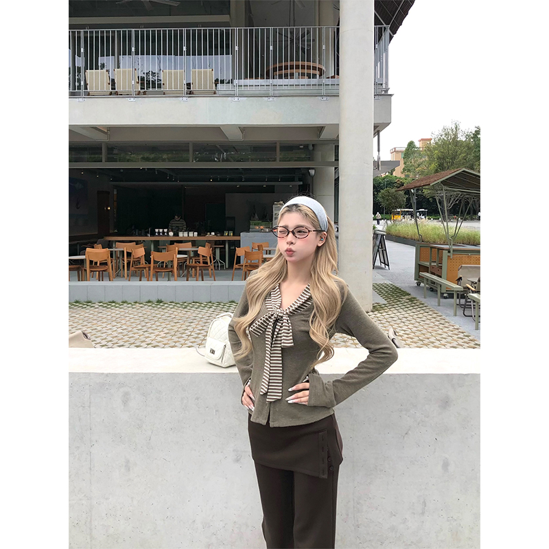 【七颗虾滑】2025冬季新款内搭打底衫女设计感修身上衣T恤253A4168