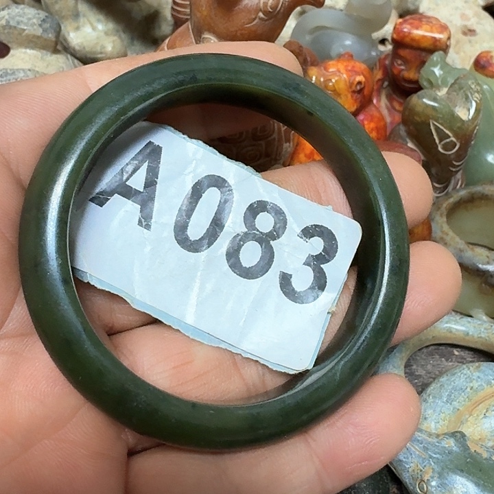 和田玉颈饰未镶嵌西**人