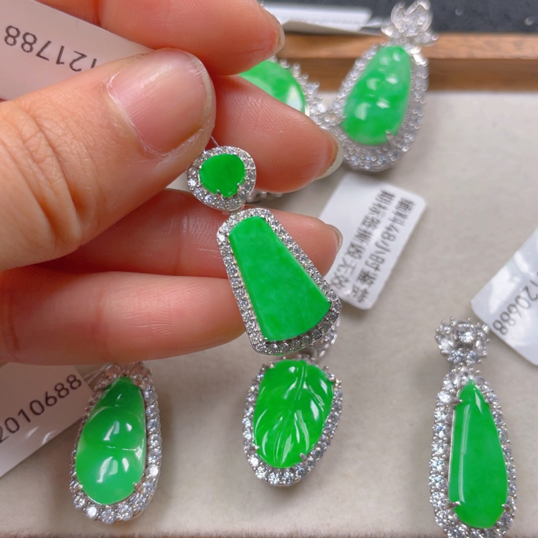 翡翠颈饰银S925镶嵌翡翠