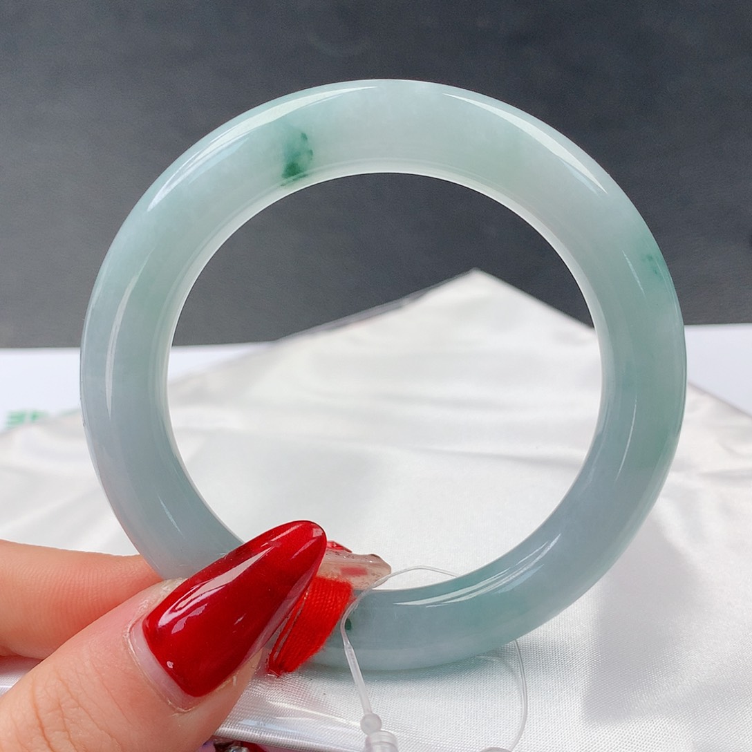 翡翠手镯未镶嵌105圆52