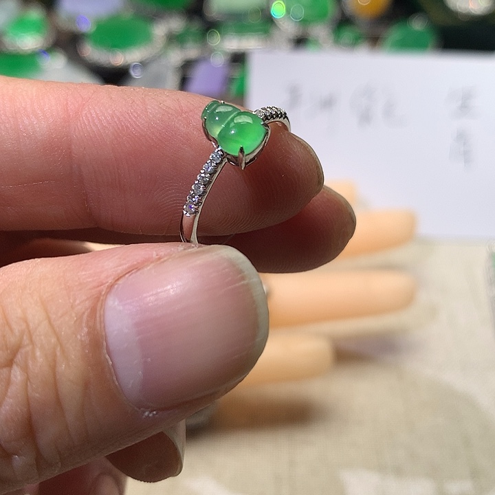 翡翠散珠戒指多样性