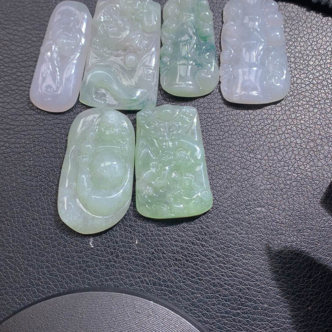 用***3翡翠未镶嵌颈饰翡翠