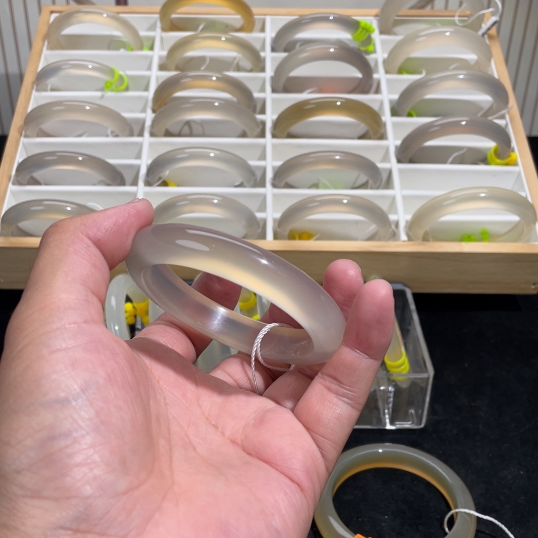 玛瑙/玉髓手镯未镶嵌