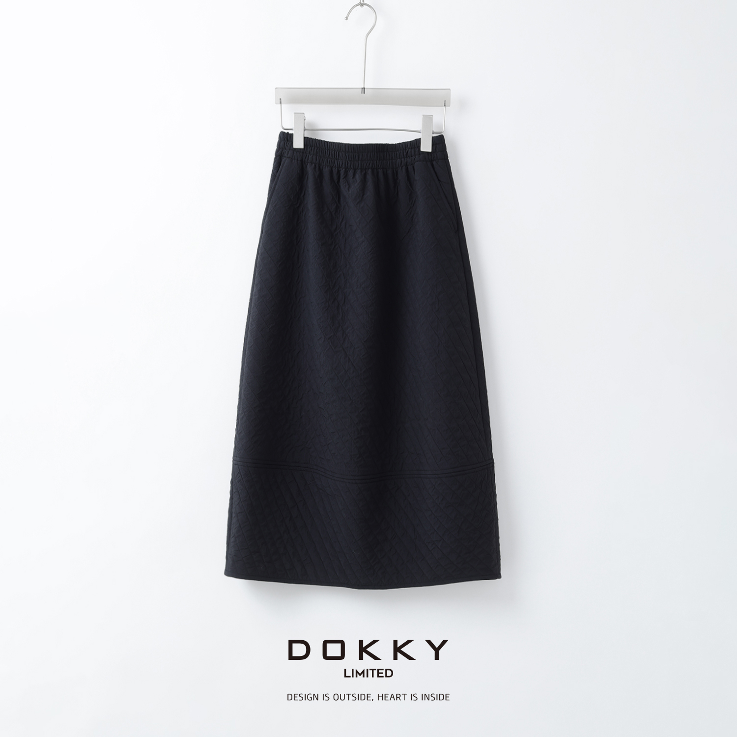 Dokky「D0596」时髦腔调感.柔软密实.绗缝加绒半身裙