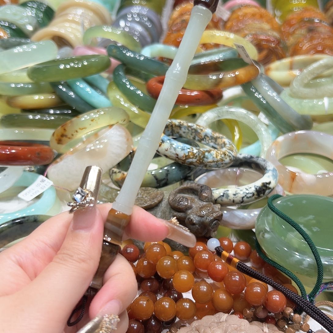蛇纹石玉手镯未镶嵌