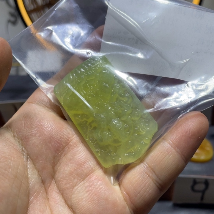 黑***生未镶嵌蛇纹石玉吊坠(不含链)