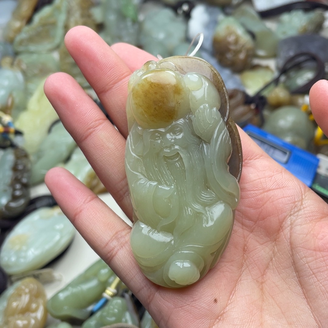 任***行和田玉未镶嵌颈饰