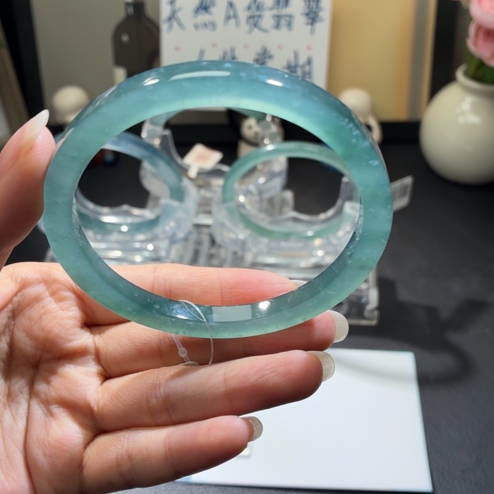 翡翠未镶嵌手镯冰蓝方条