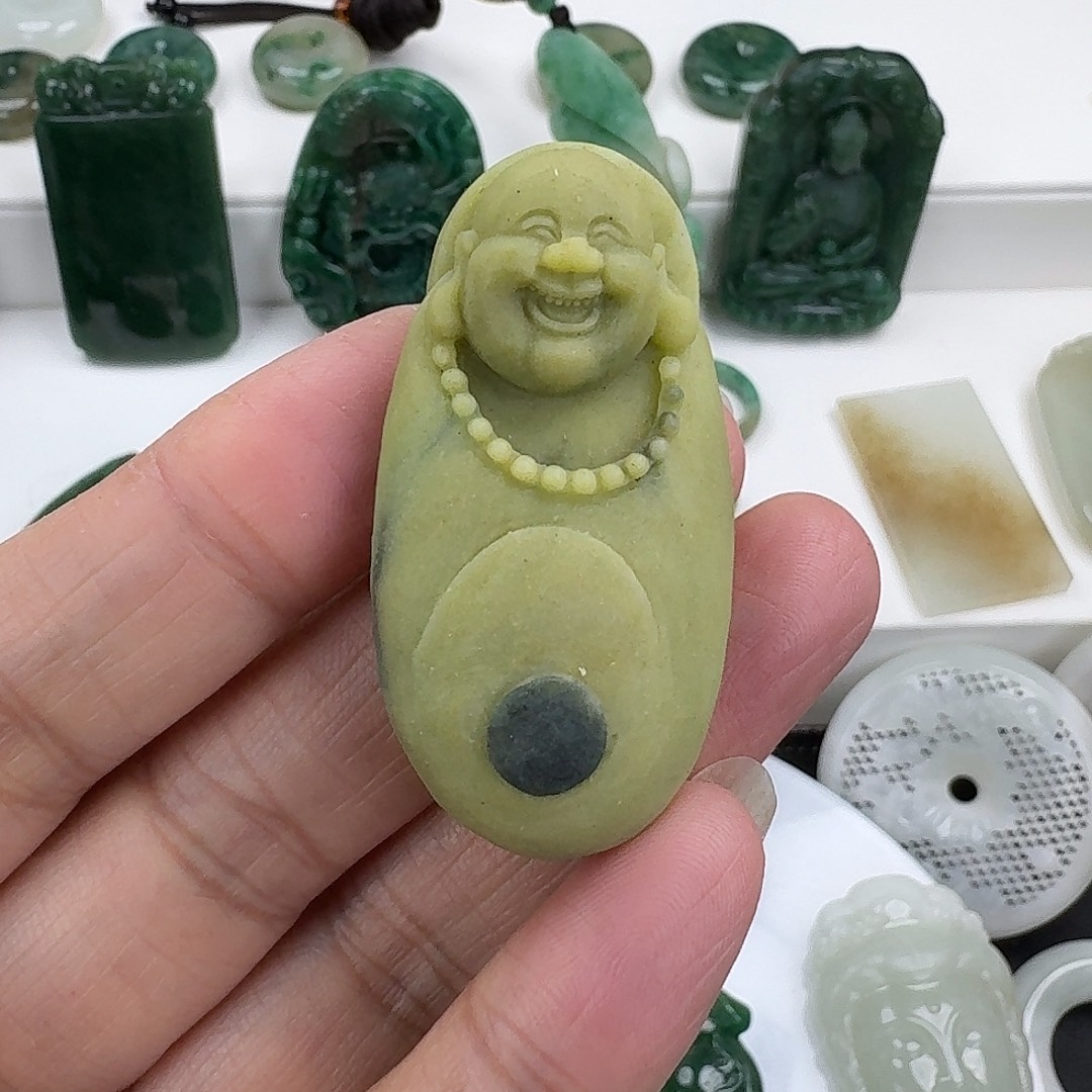 独山玉未镶嵌颈饰