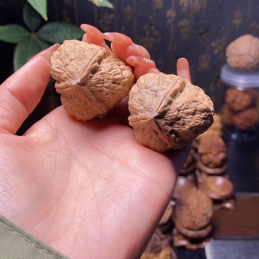 文玩核桃把件核*核虎奔