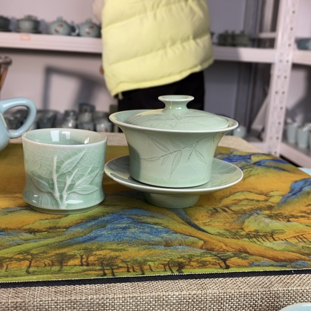 【闪购商品】豆绿竹叶高足马蹄盖碗微微瑕➕竹叶杯。。。