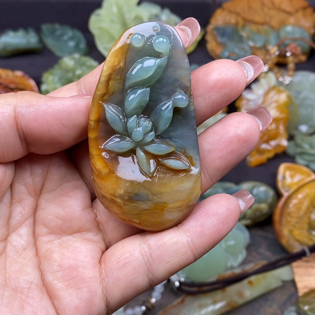 蛇纹石玉颈饰未镶嵌讨***置