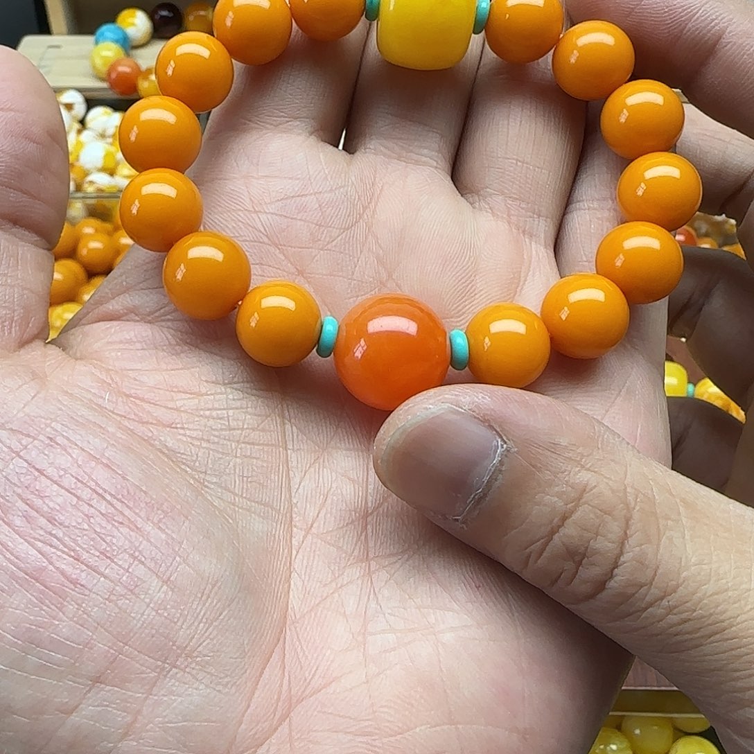 蝈***蝈无非金属老蜜色素串搭配一条