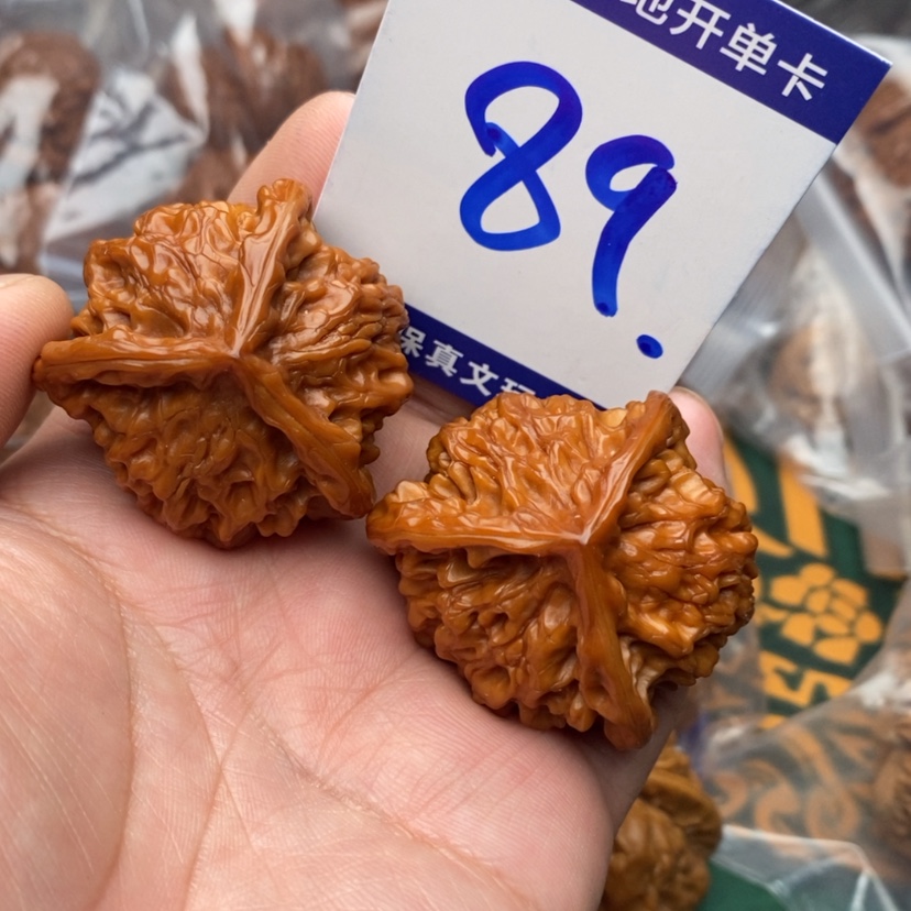 【闪购商品】文玩核桃把件盘山三棱39