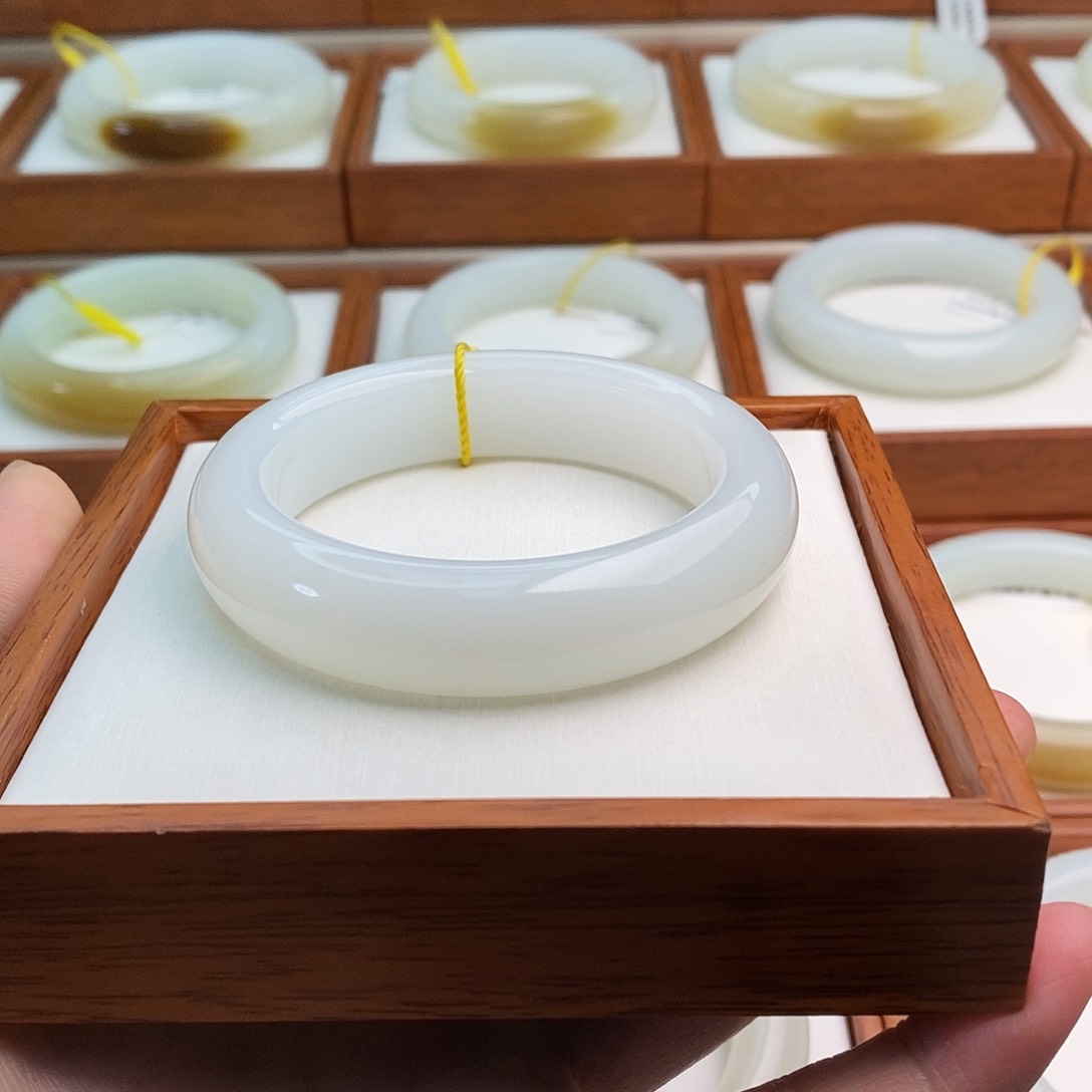 和田玉（白玉）手镯未镶嵌?****9