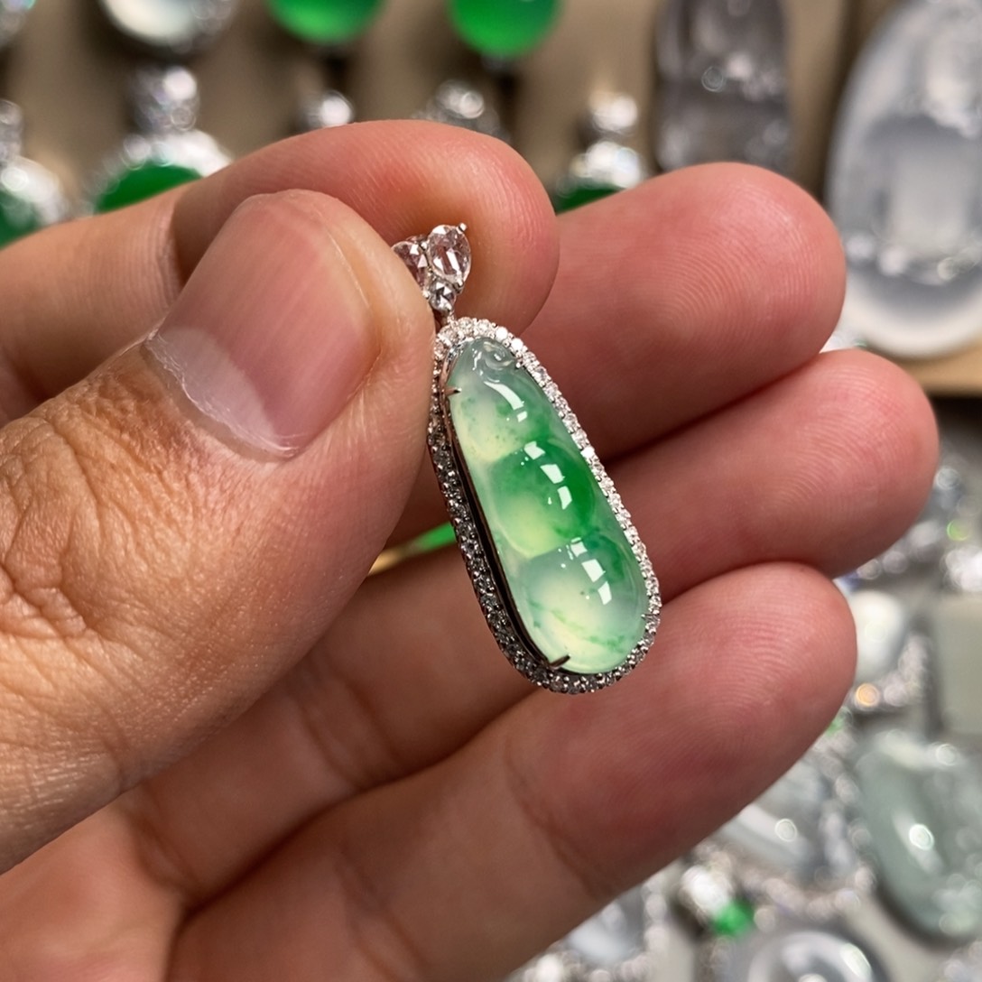 翡翠吊坠(不含链)18K金镶嵌