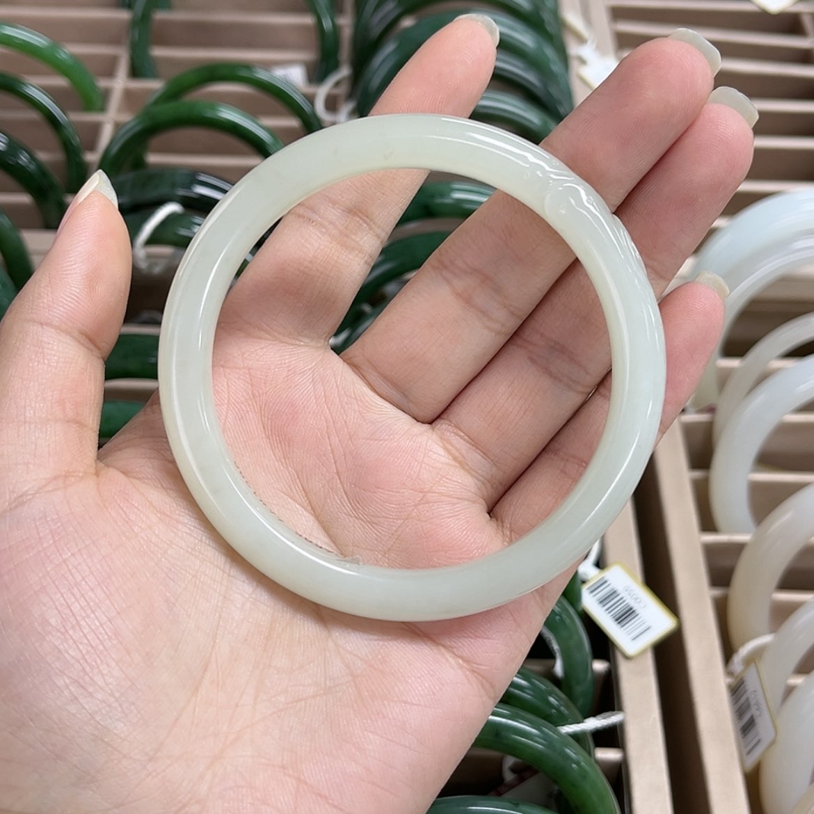 【闪购商品】和田玉手镯未镶嵌g****吕