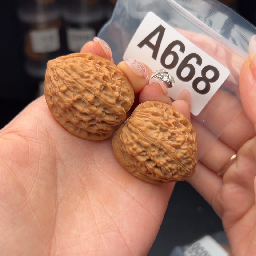 文玩核桃吊坠金牛35全品