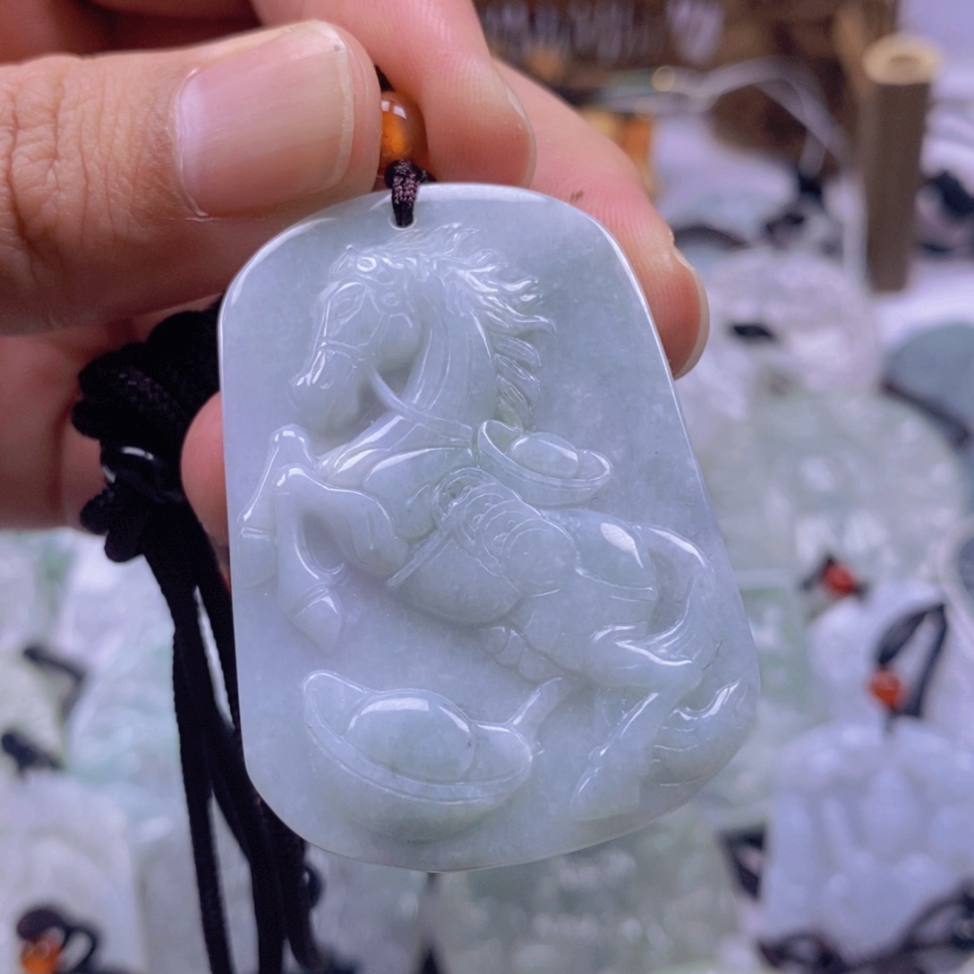 翡翠颈饰未镶嵌翡翠