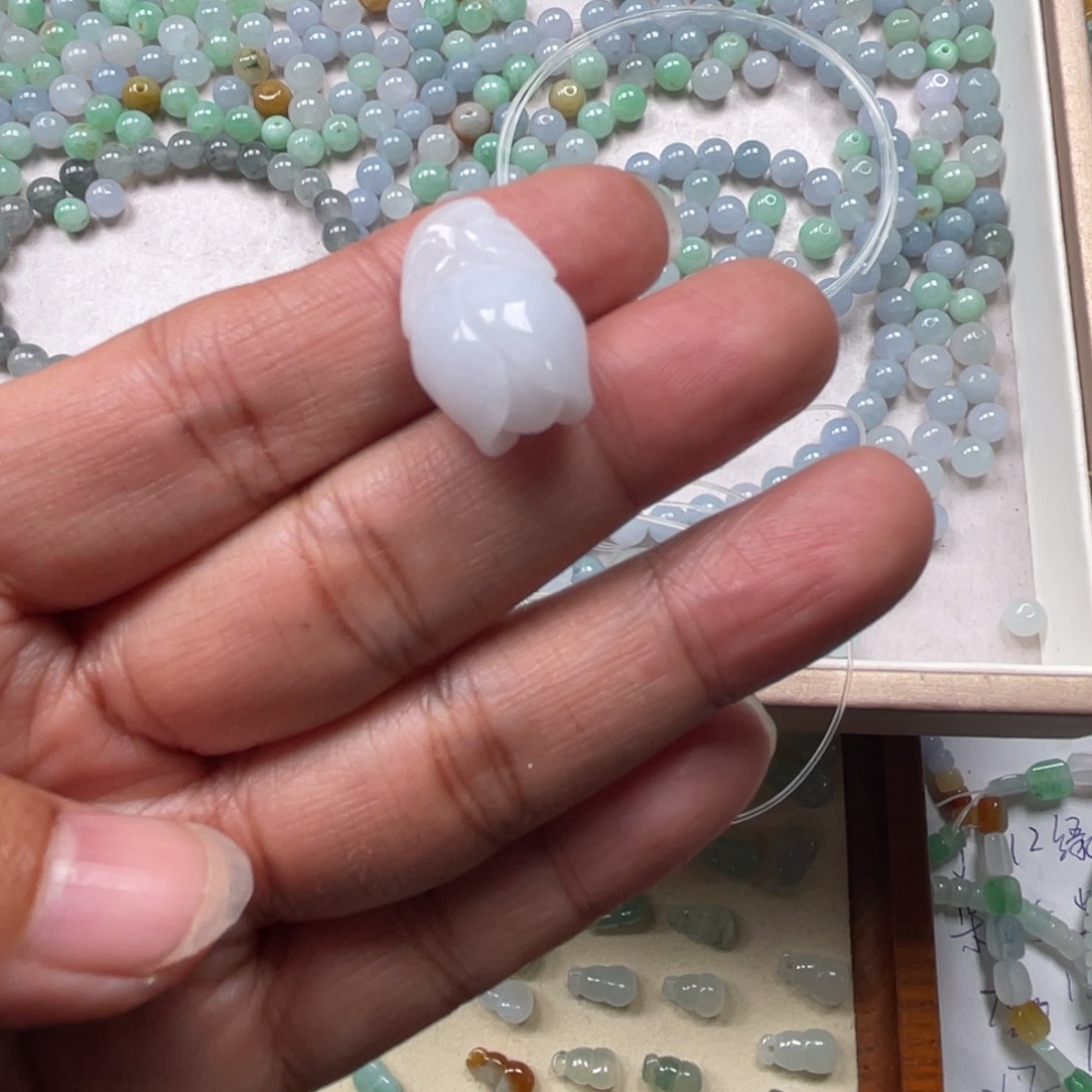 翡翠颈饰未镶嵌678876555