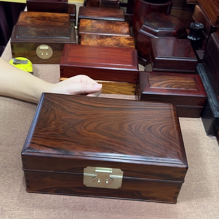 甜***狗贡木大红酸枝翻盖首饰盒